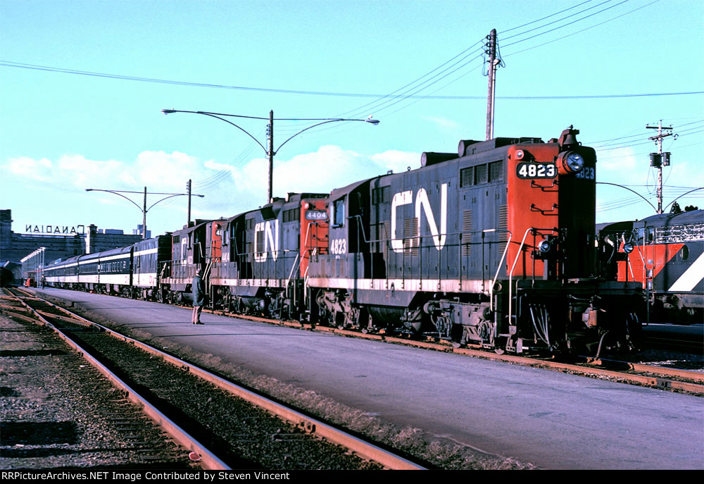 CN 4823, 4404, 4822 coupled to a passenger consist at CN station.